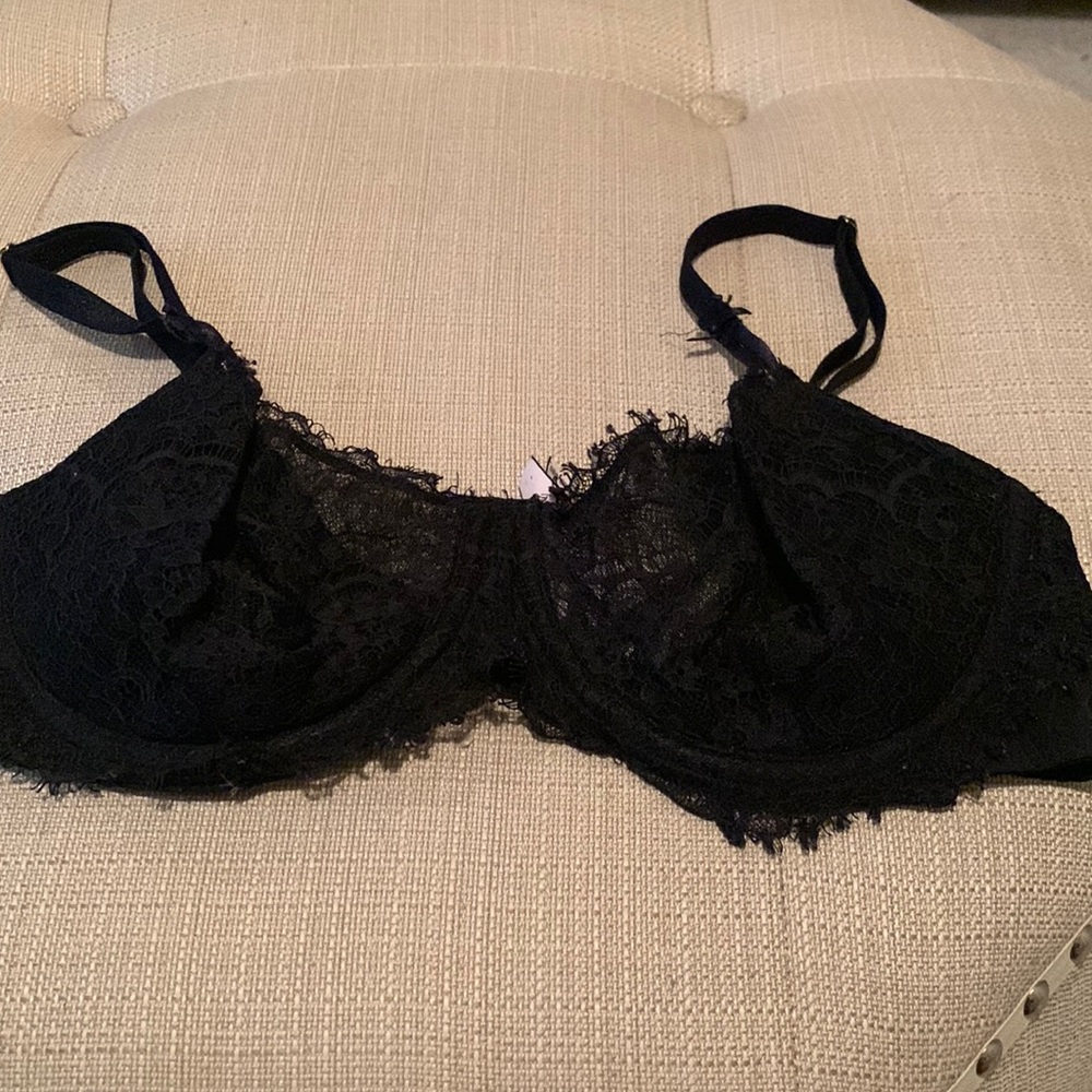 Victoria’s Secret black bra 36D